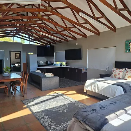 Lady Smith Self Catering Units Appartement Bloemfontein Buitenkant foto