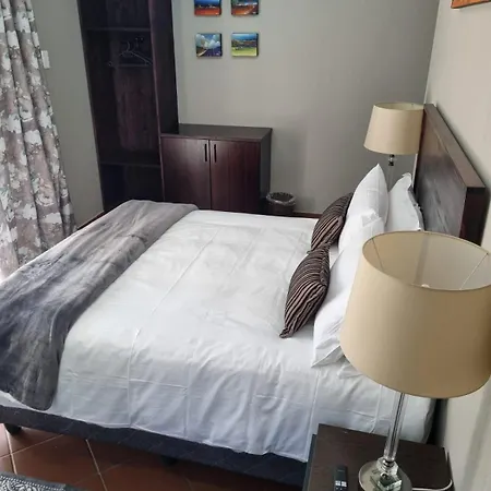 Lady Smith Self Catering Units Appartement Bloemfontein Buitenkant foto