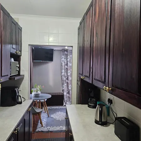 Lady Smith Self Catering Units Appartement Bloemfontein Buitenkant foto