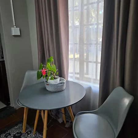 Lady Smith Self Catering Units Appartement Bloemfontein Buitenkant foto
